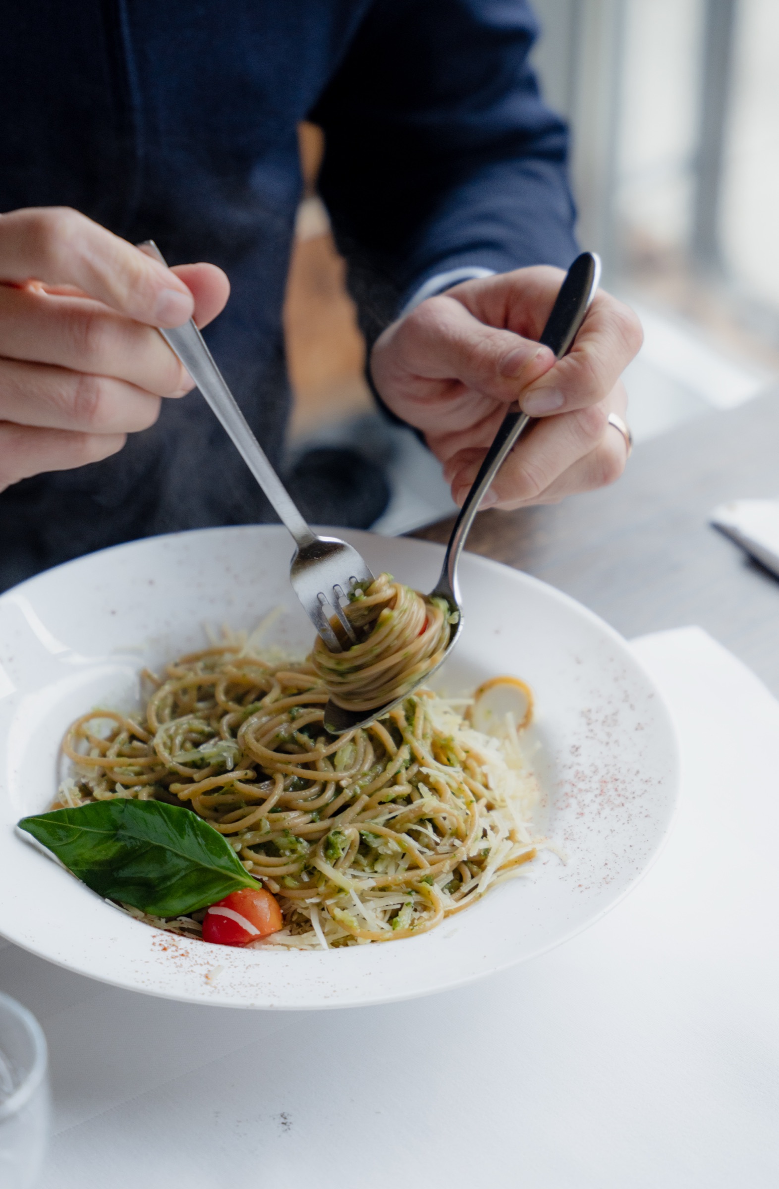 Aufgedrehte Spaghetti auf der Gabel — Ristorante da Vinci Münster