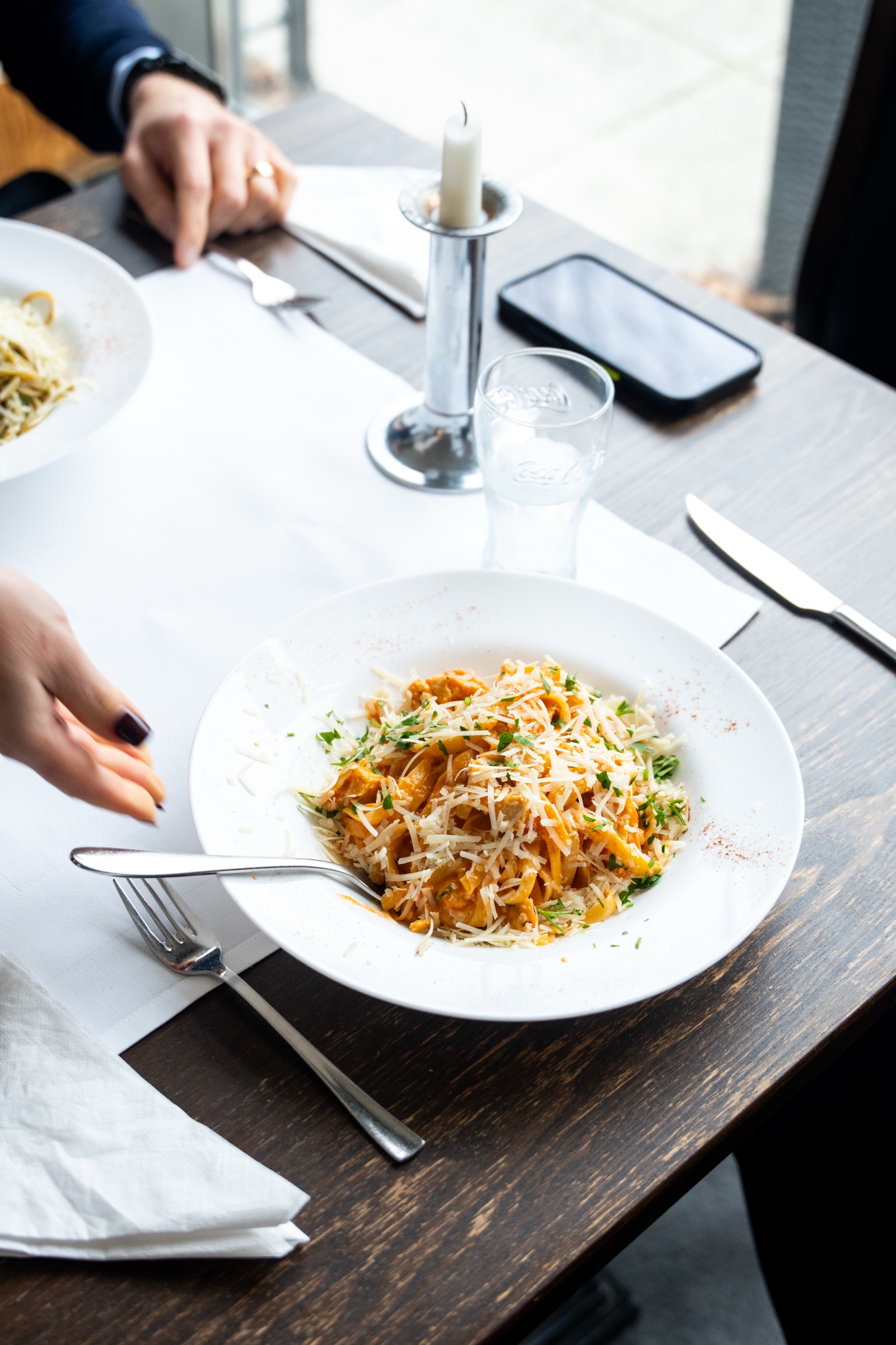 Tagliatelle mit Parmesan am Kerzentisch — Ristorante da Vinci Münster